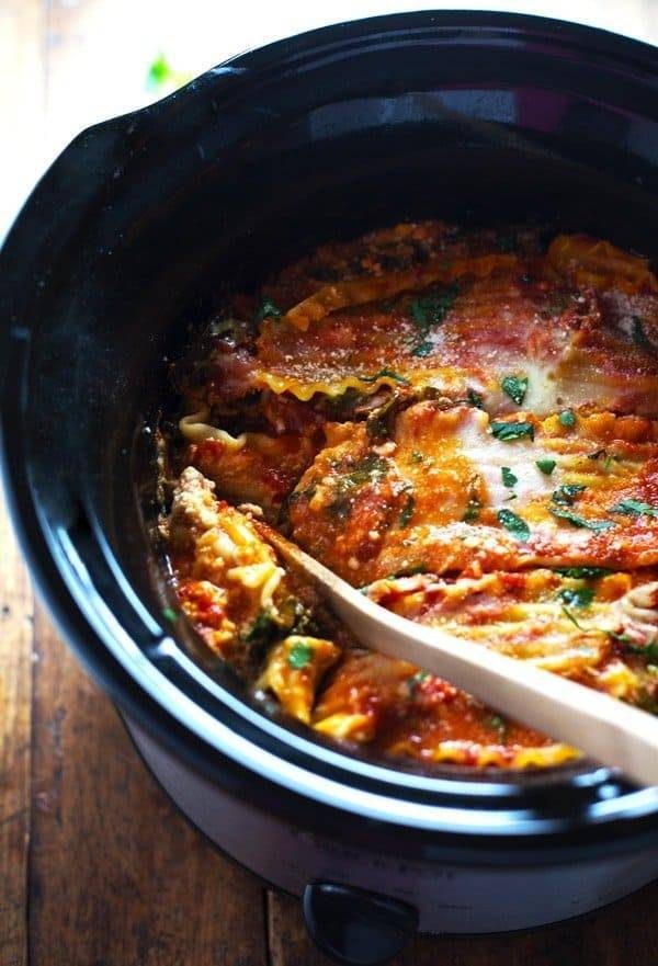 Super Easy Skinny Veggie Crockpot Lasagna - a handful of simple ingredients for a healthy family dinner. | https://fatloss-progress.today