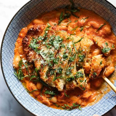 Crispy chicken on top of creamy tomato beans.
